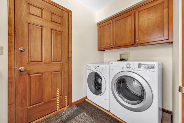 1460 WOODMONT WAY, Ashwaubenon, WI 54313