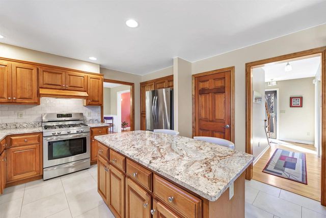 1460 WOODMONT WAY, Ashwaubenon, WI 54313