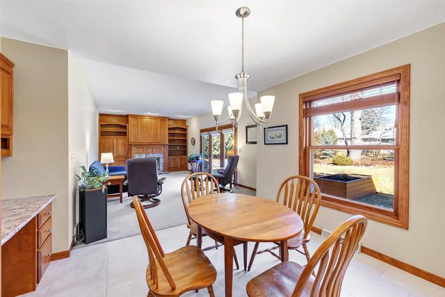 1460 WOODMONT WAY, Ashwaubenon, WI 54313