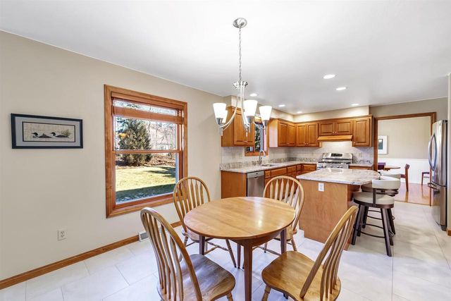 1460 WOODMONT WAY, Ashwaubenon, WI 54313