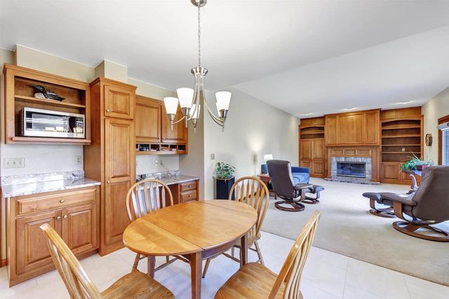 1460 WOODMONT WAY, Ashwaubenon, WI 54313