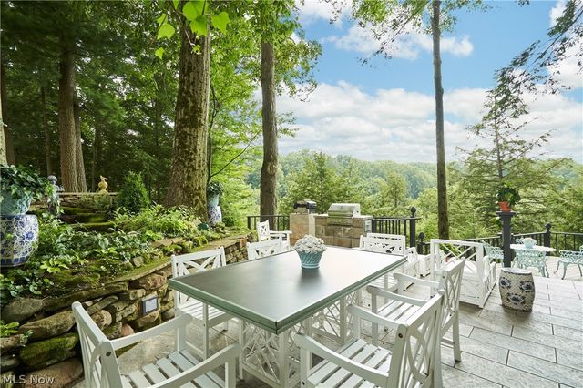 1200 Yellow Creek Lane, Akron, OH 44333