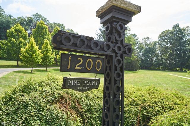 1200 Yellow Creek Lane, Akron, OH 44333