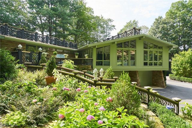 1200 Yellow Creek Lane, Akron, OH 44333