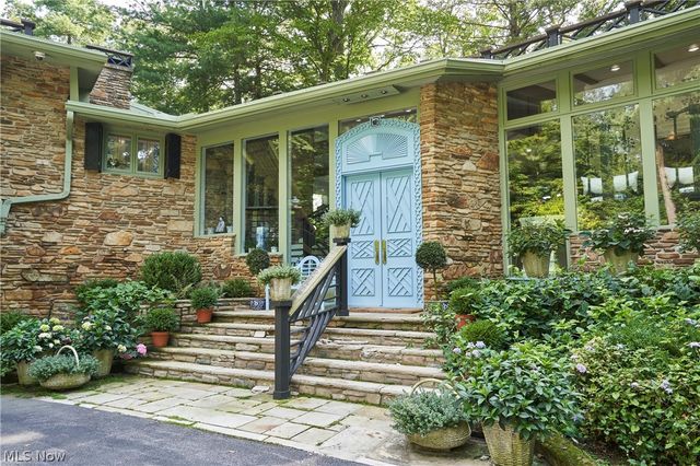 1200 Yellow Creek Lane, Akron, OH 44333