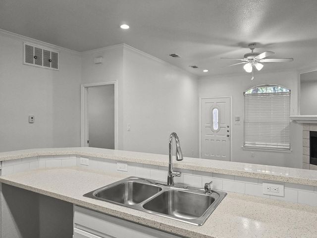 1501 Cedar Elm Drive 101, Euless, TX 76039