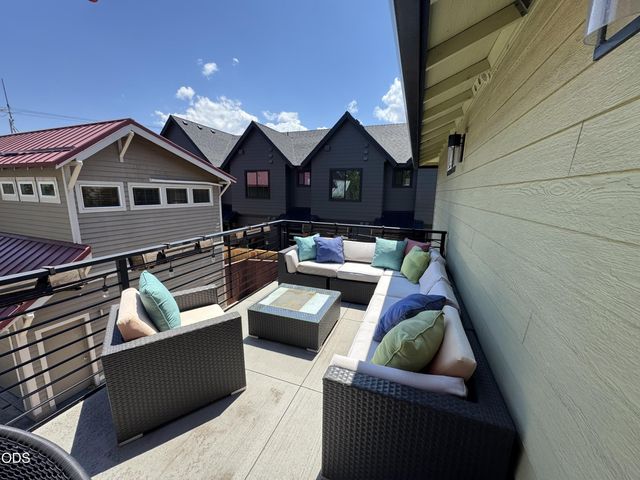 909 NW Delaware Avenue, Bend, OR 97703