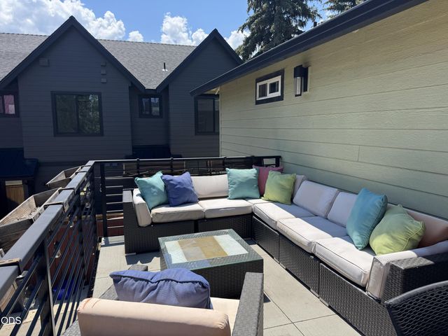 909 NW Delaware Avenue, Bend, OR 97703