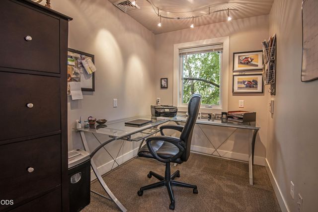 909 NW Delaware Avenue, Bend, OR 97703