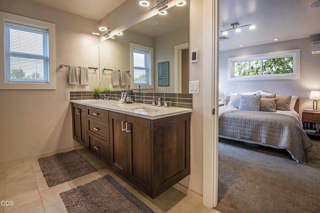 909 NW Delaware Avenue, Bend, OR 97703