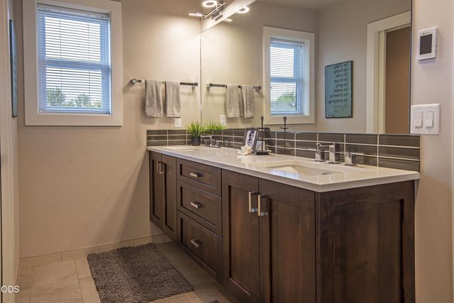 909 NW Delaware Avenue, Bend, OR 97703