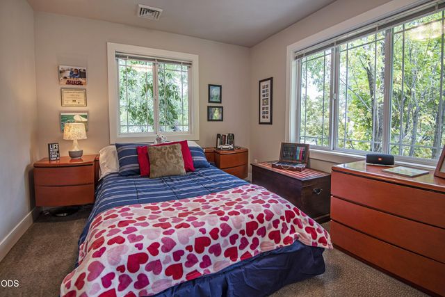 909 NW Delaware Avenue, Bend, OR 97703