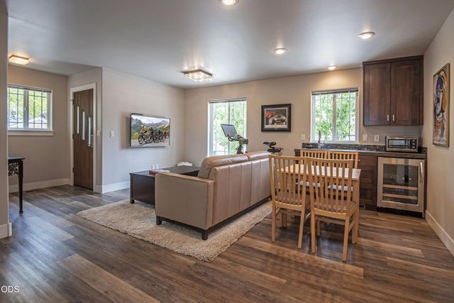 909 NW Delaware Avenue, Bend, OR 97703