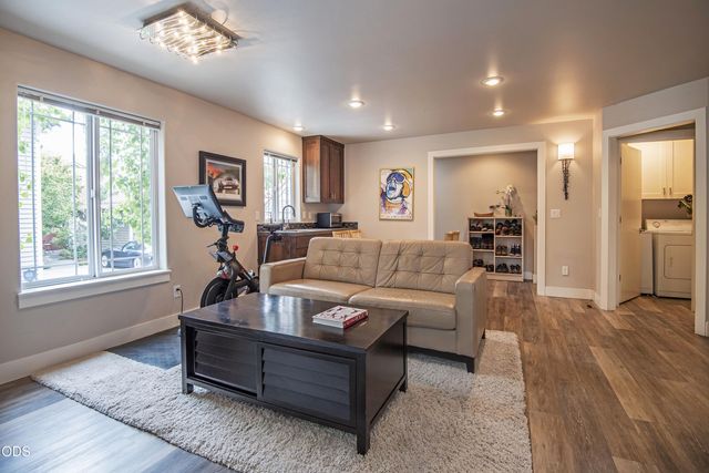 909 NW Delaware Avenue, Bend, OR 97703