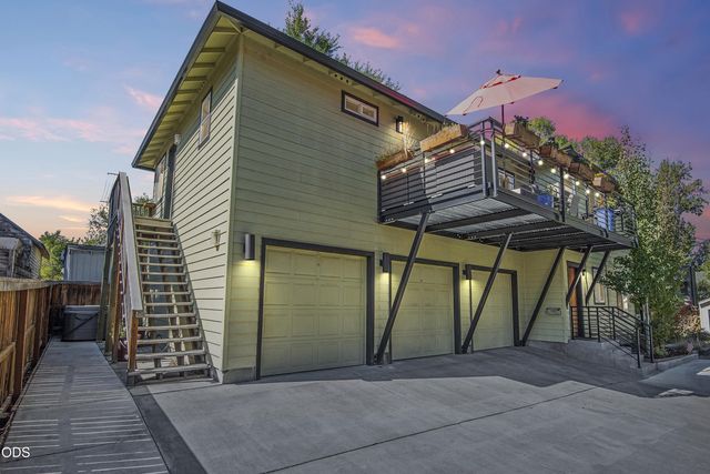 909 NW Delaware Avenue, Bend, OR 97703