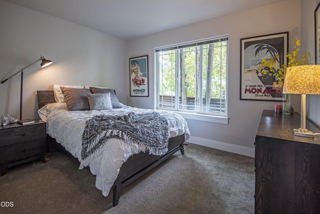 909 NW Delaware Avenue, Bend, OR 97703