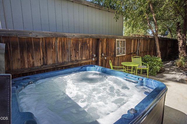909 NW Delaware Avenue, Bend, OR 97703