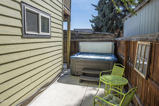 909 NW Delaware Avenue, Bend, OR 97703