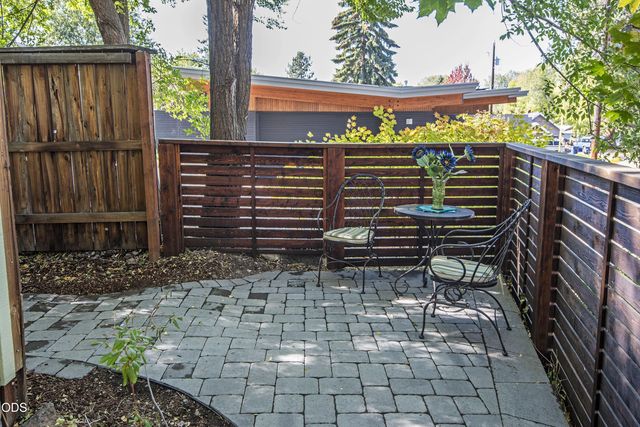 909 NW Delaware Avenue, Bend, OR 97703