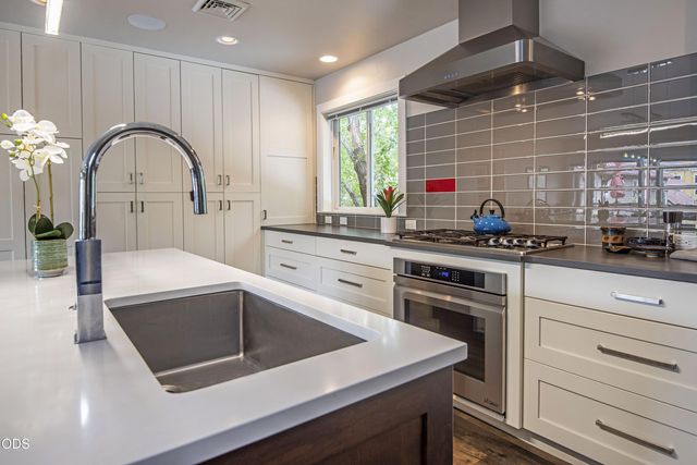 909 NW Delaware Avenue, Bend, OR 97703