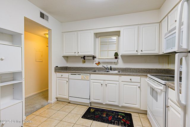 714 La Fontenay Ct, Louisville, KY 40223