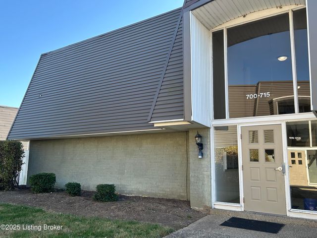 714 La Fontenay Ct, Louisville, KY 40223