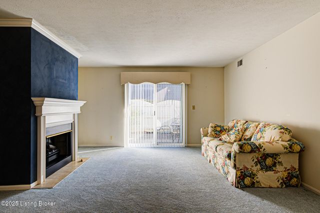 714 La Fontenay Ct, Louisville, KY 40223