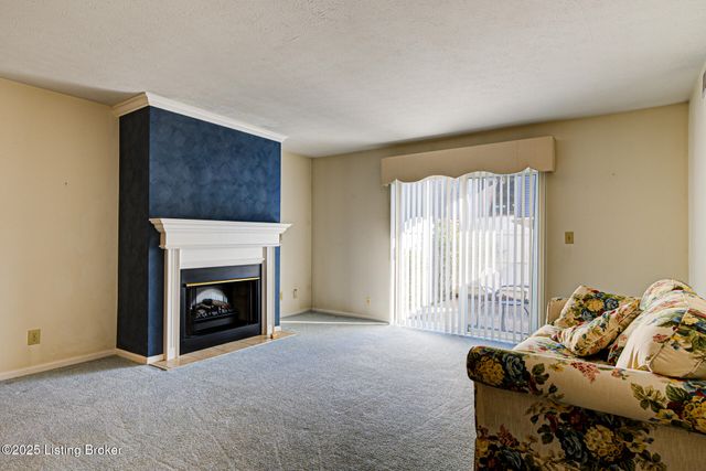 714 La Fontenay Ct, Louisville, KY 40223