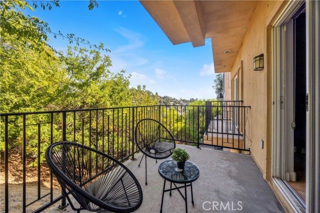 3822 Clayton Avenue, Los Angeles, CA 90027