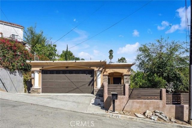 3822 Clayton Avenue, Los Angeles, CA 90027