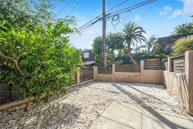 3822 Clayton Avenue, Los Angeles, CA 90027