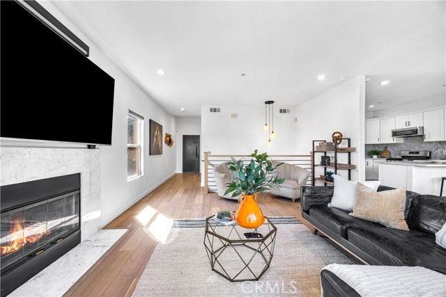 3822 Clayton Avenue, Los Angeles, CA 90027