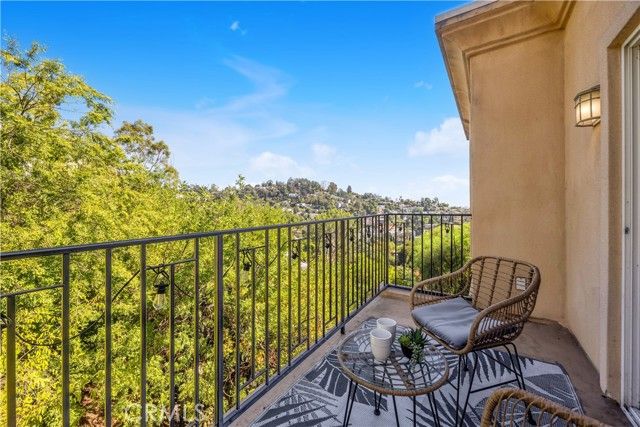 3822 Clayton Avenue, Los Angeles, CA 90027