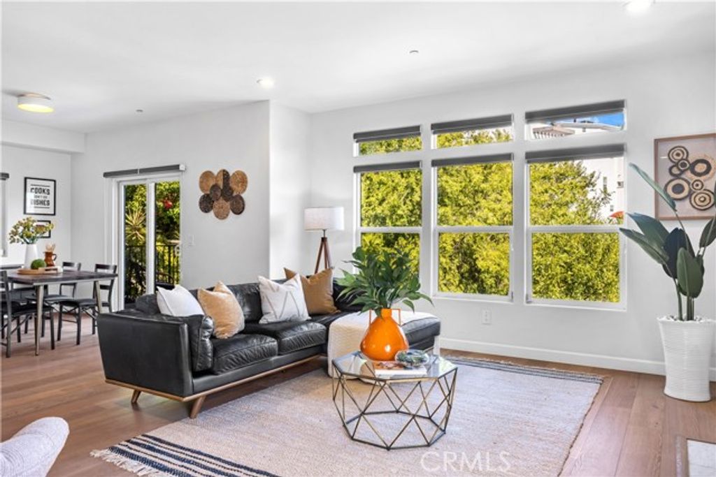 3822 Clayton Avenue, Los Angeles, CA 90027