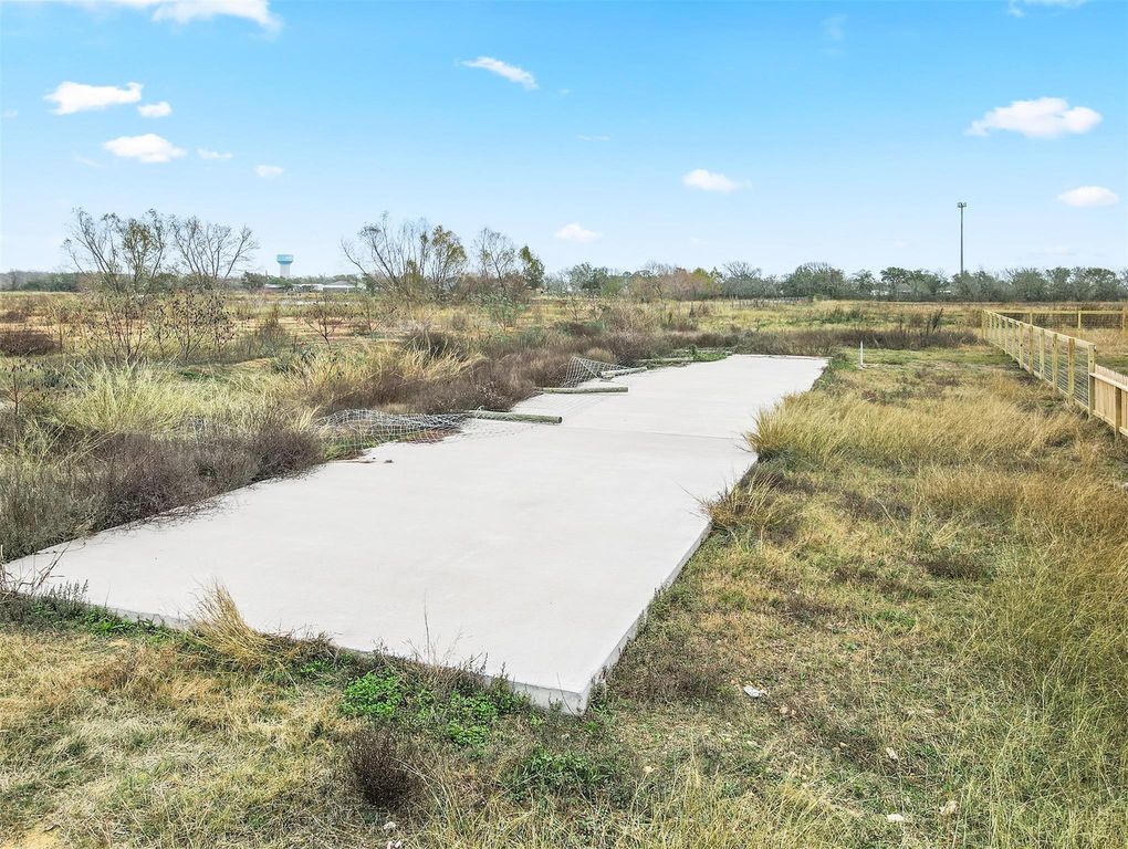 909 26th Street, Dickinson, TX 77539