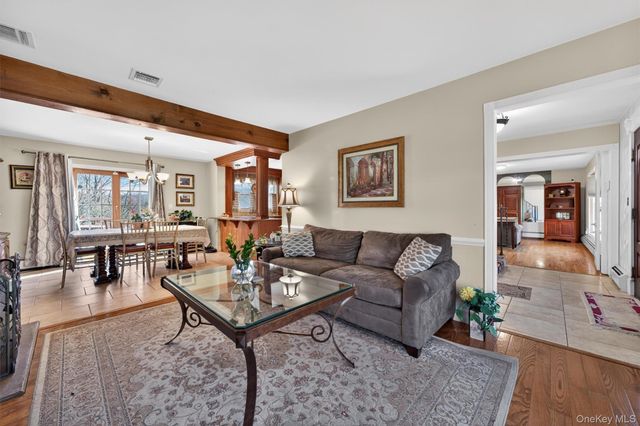 15 Rena Marie Circle, Washingtonville, NY 10992