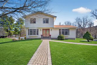15 Rena Marie Circle, Washingtonville, NY 10992