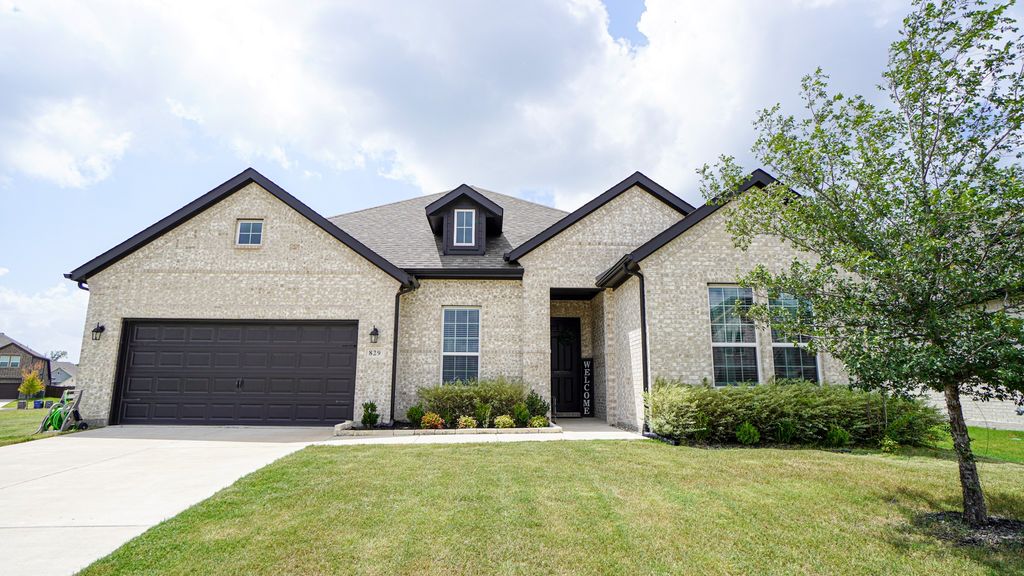 829 Spruce Street, Lavon, TX 75166