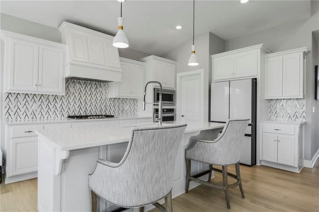 6709 NW 105th Street, Kansas City, MO 64154