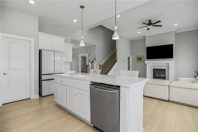 6709 NW 105th Street, Kansas City, MO 64154