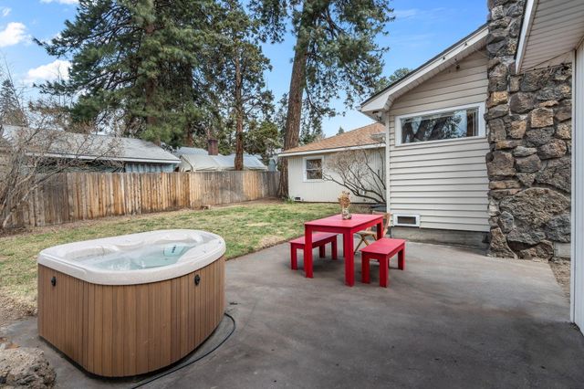 1119 NE 9th Street, Bend, OR 97701