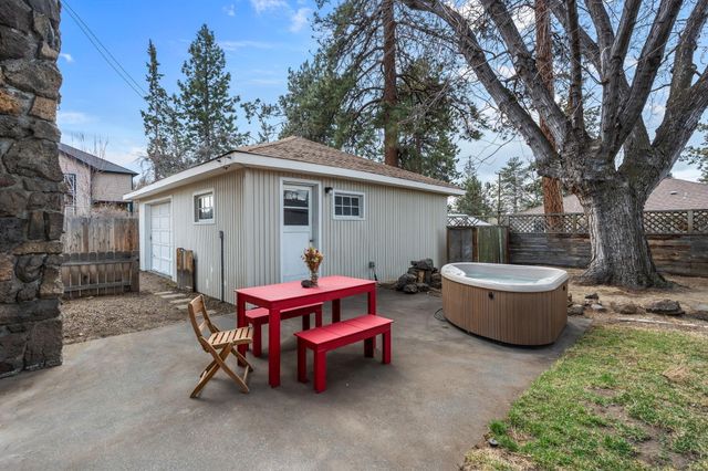 1119 NE 9th Street, Bend, OR 97701