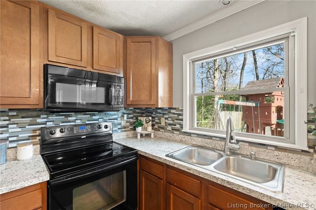 1103 Carriage Lane, New Albany, IN 47150