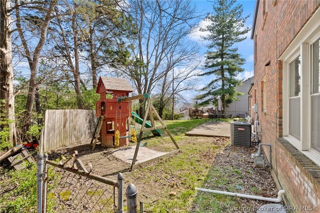 1103 Carriage Lane, New Albany, IN 47150