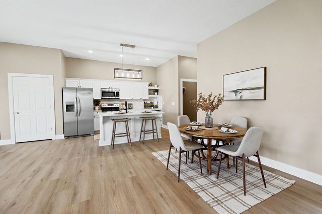 724 N Redbud Ave, Valley Center, KS 67147