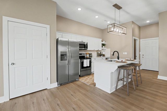 724 N Redbud Ave, Valley Center, KS 67147