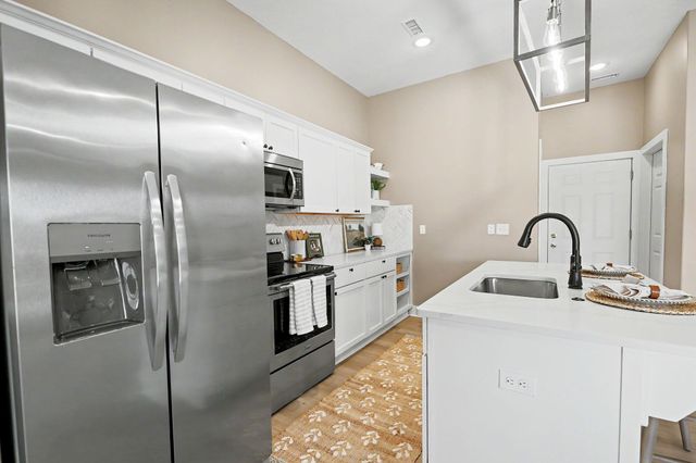 724 N Redbud Ave, Valley Center, KS 67147