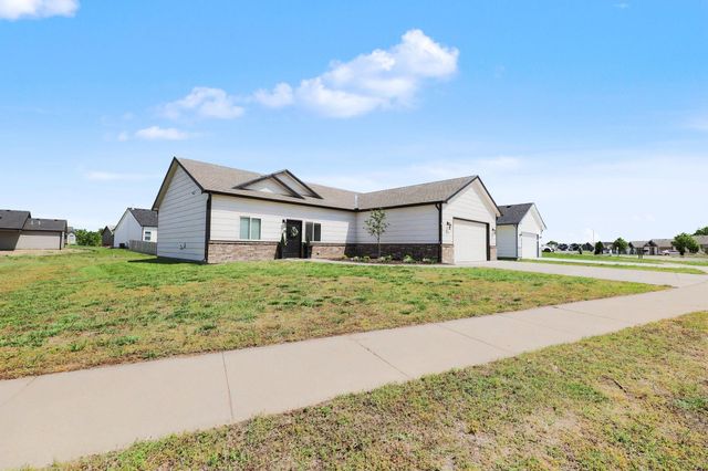 724 N Redbud Ave, Valley Center, KS 67147