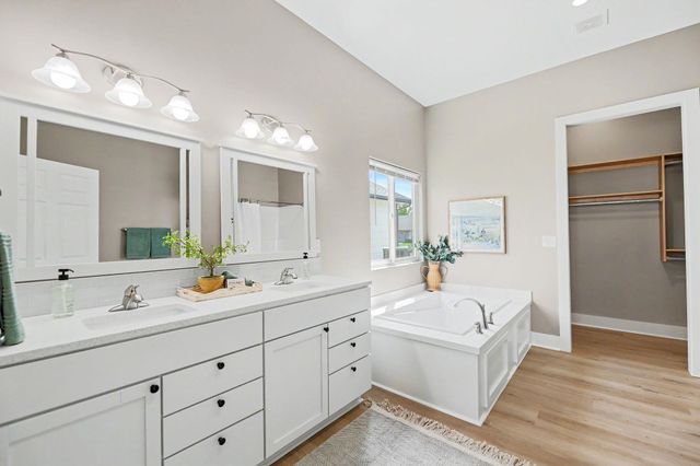 724 N Redbud Ave, Valley Center, KS 67147