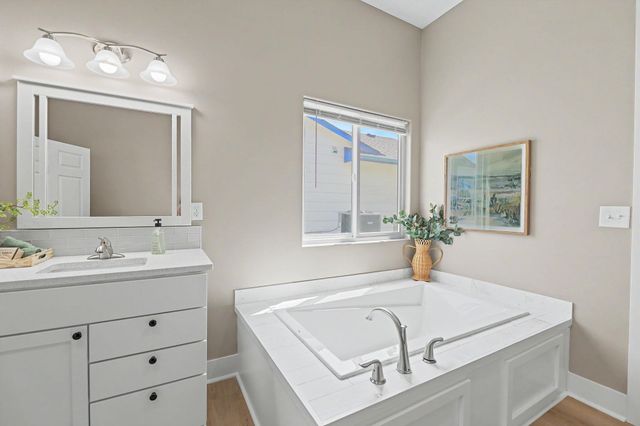 724 N Redbud Ave, Valley Center, KS 67147